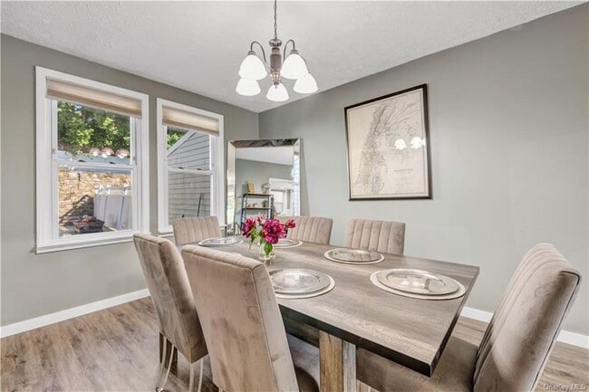 Foto del edificio - 269 W Post Rd