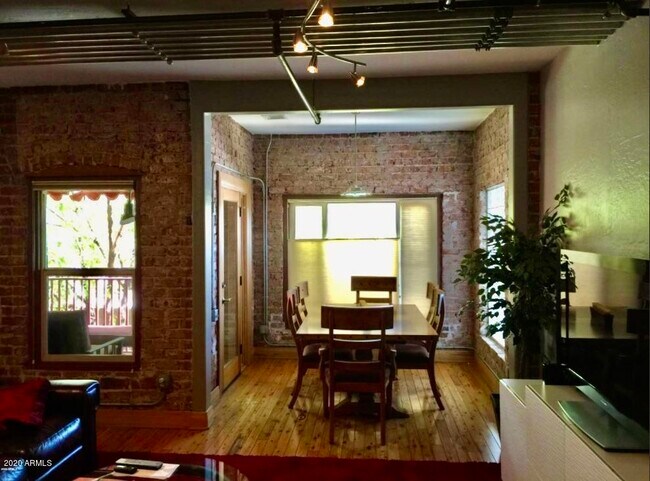 Building Photo - 387 N 2nd Ave