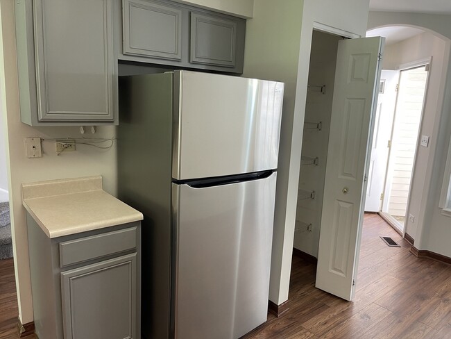 Building Photo - 883 Brompton Ct