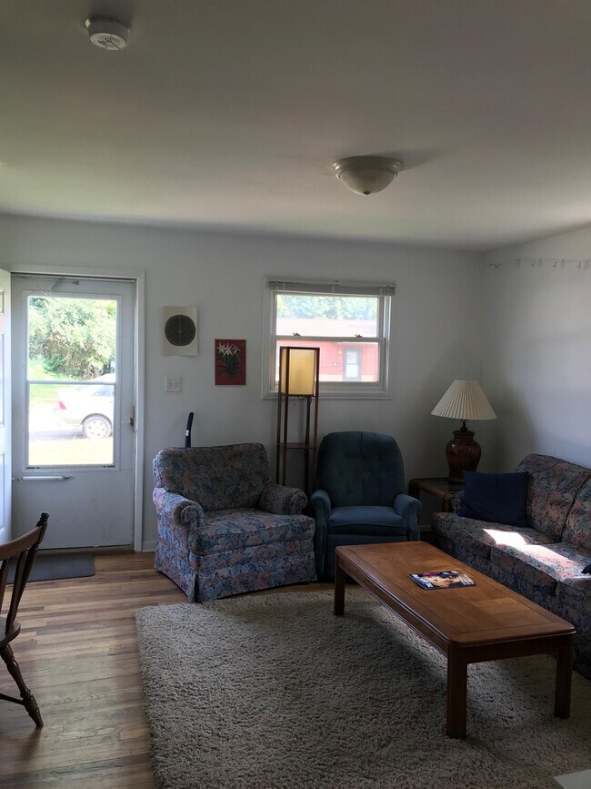 Building Photo - 4 BDRM AVAILABLE AUGUST 2025; RENT $2,400....