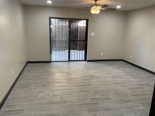 Foto del edificio - 1300 E Hillside Rd