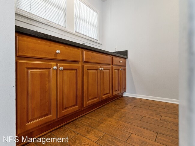 Building Photo - Studio, 1 bath Apartment - 1711 E Appleton...