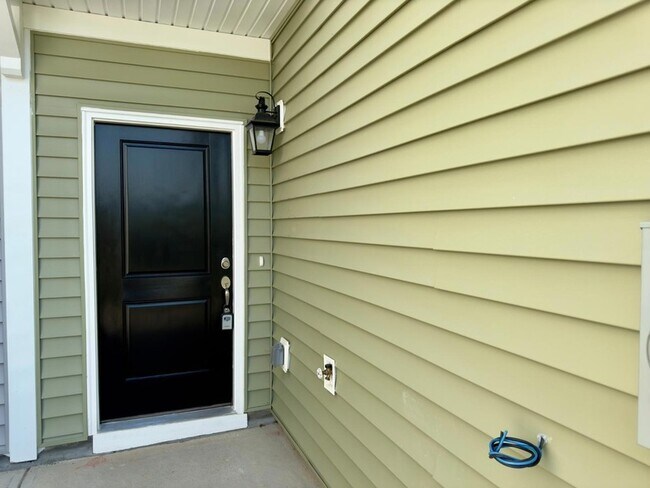 Building Photo - 276 Shingle Oak Rd