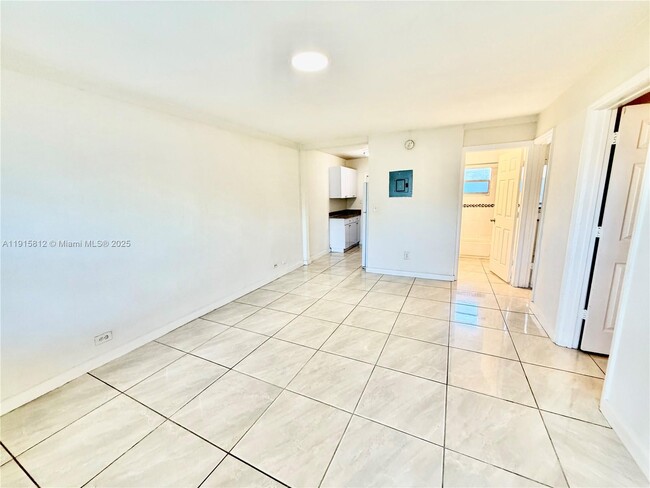 Foto del edificio - 2571 NW 13th Ct