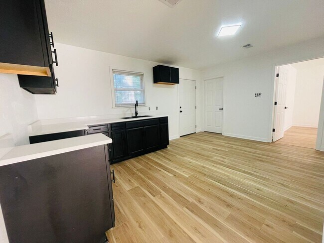 Foto del edificio - 3-Bed, 2-Bath Home for Rent - Jacksonville