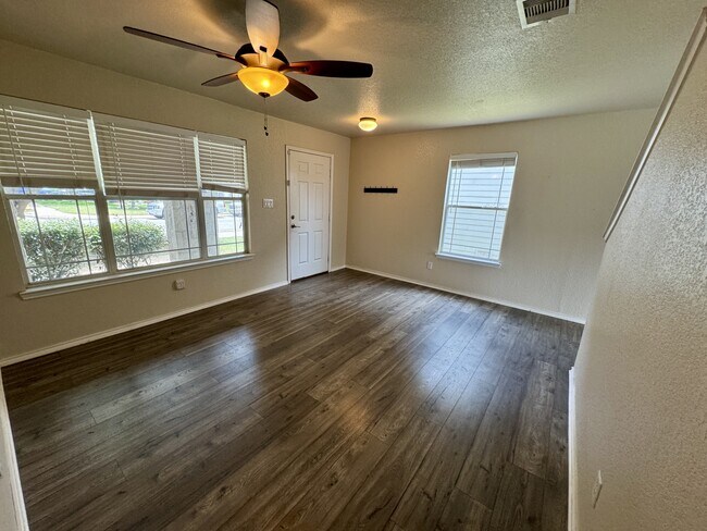 Foto del edificio - 8755 Sunview Park