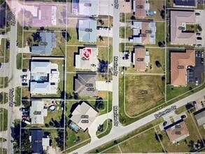 Building Photo - 4828 Marine Dr