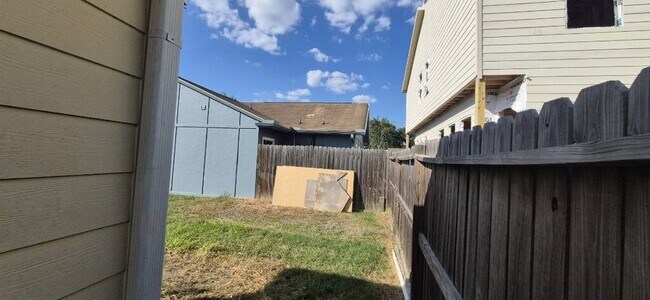 Building Photo - 9307 Coffee St