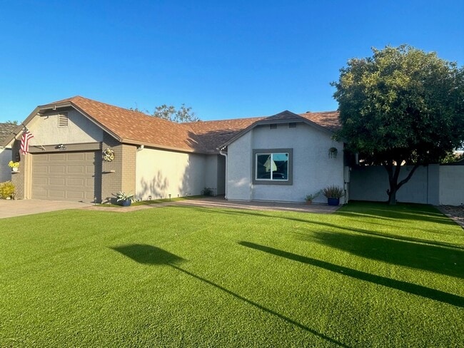 Building Photo - 5537 W Mescal St