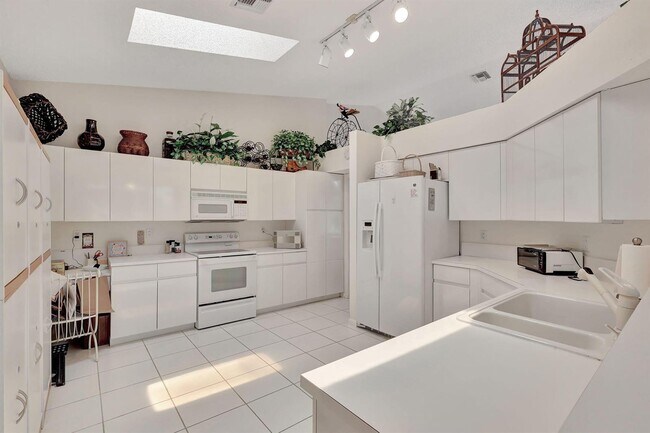 Building Photo - 4562 Carlton Golf Dr