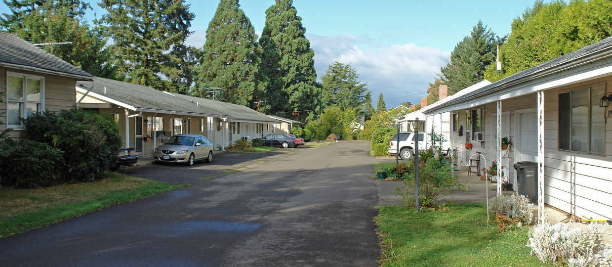 Primary Photo - Park Street Court Apartments