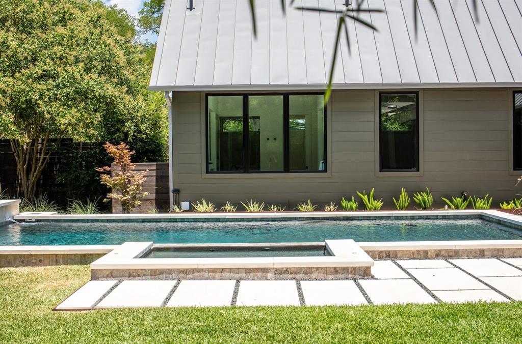 Foto principal - 2902 Oak Park Dr
