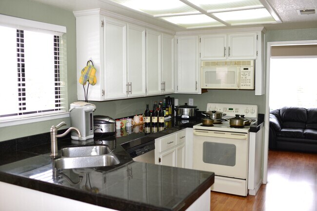 Building Photo - 45 Appian Way