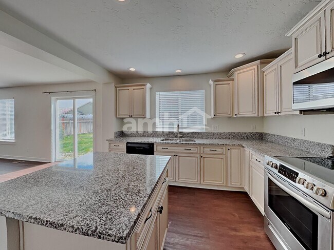 Building Photo - 10647 Avalon St