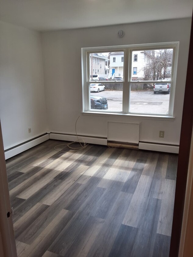 Building Photo - 211 Birdseye St