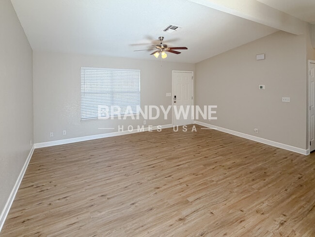 Building Photo - 132 E 8th St