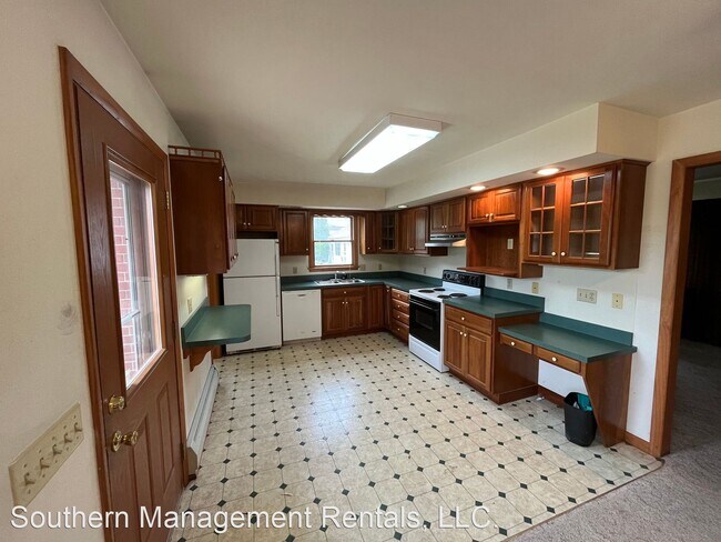 Building Photo - 3 br, 2.5 bath House - 39 South Main Street