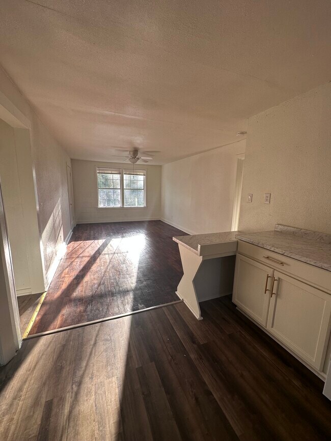 705 W Circle Dr, Mount Pleasant, TX 75455 Apartments in Mount