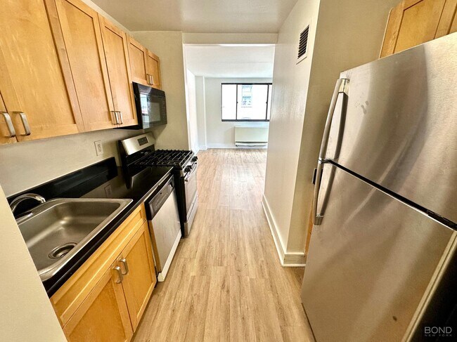 Foto del edificio - 323 W 96th St