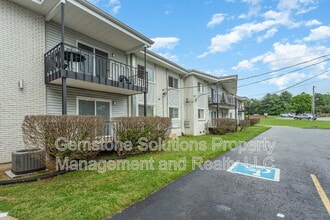Building Photo - 613 Hillsboro Rd
