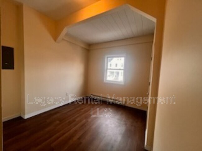 Foto del edificio - 116 E Broad St