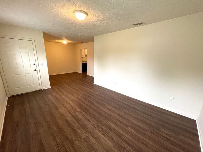 Photo - EAST PACES DR - 202/204 Apartment