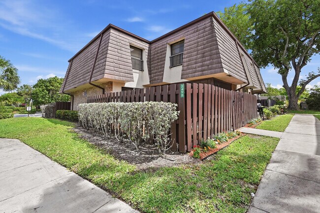 Foto del edificio - 2498 NW 99th Ave