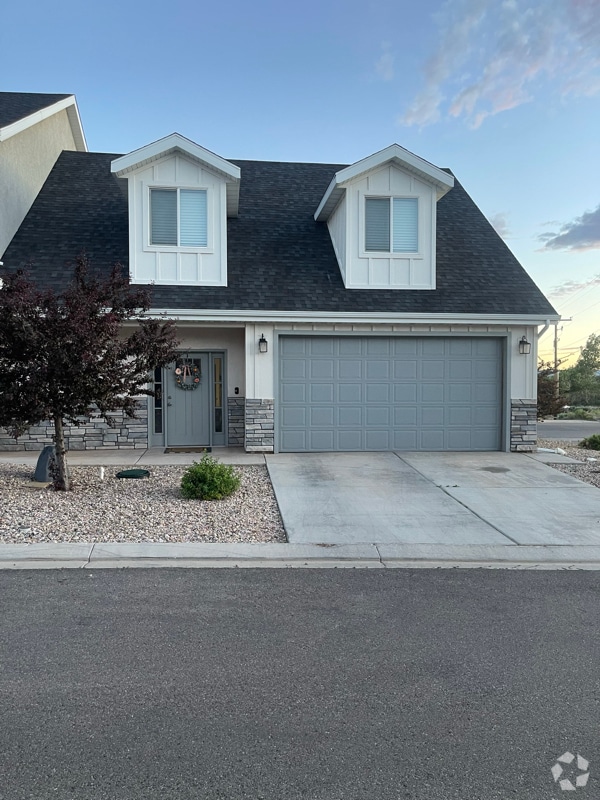 Building Photo - 1579 W Pyrite Ln