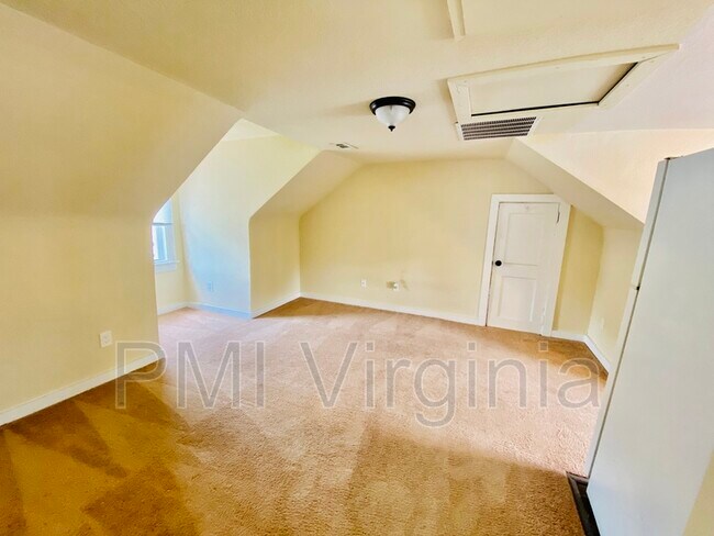 Foto del edificio - 4569 Hampshire Ave