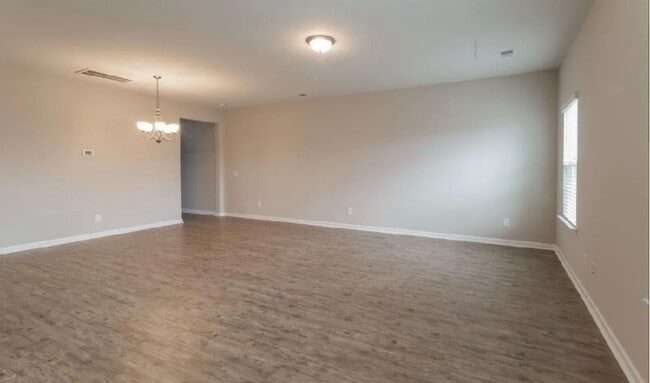 Building Photo - 777 Redbud Ln