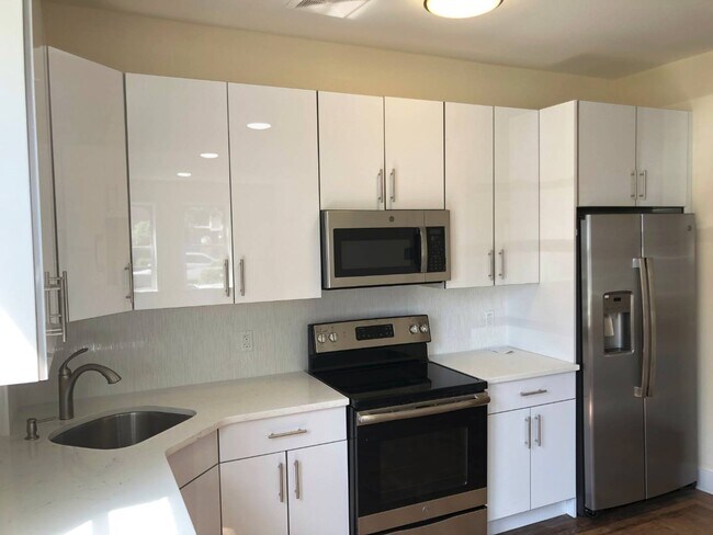 Building Photo - 55 Sherwood Ave