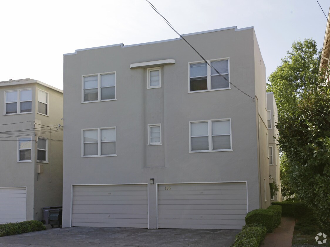 Building Photo - 165 Belleview Dr