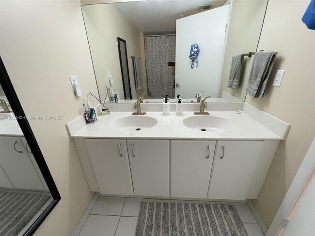 Foto del edificio - 1555 N Treasure Dr
