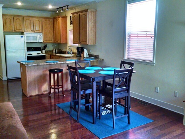 Comedor/Cocina - 7721 Oak St