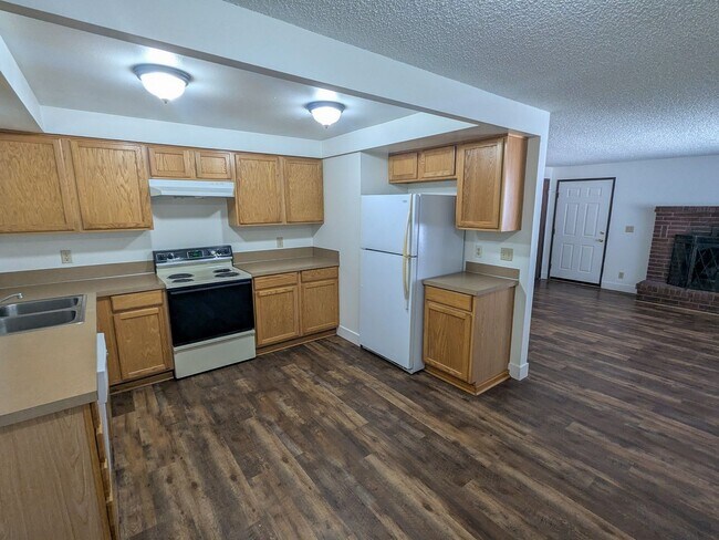 Foto del edificio - 4483-4485-4485 Campbell Dr SE