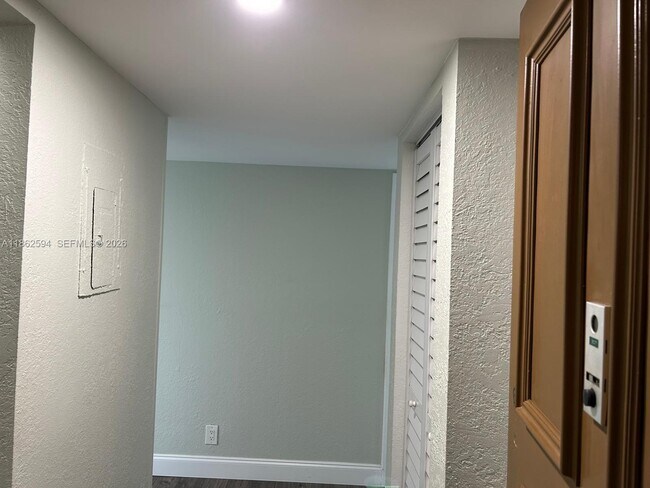 Foto del edificio - 3821 Environ Blvd