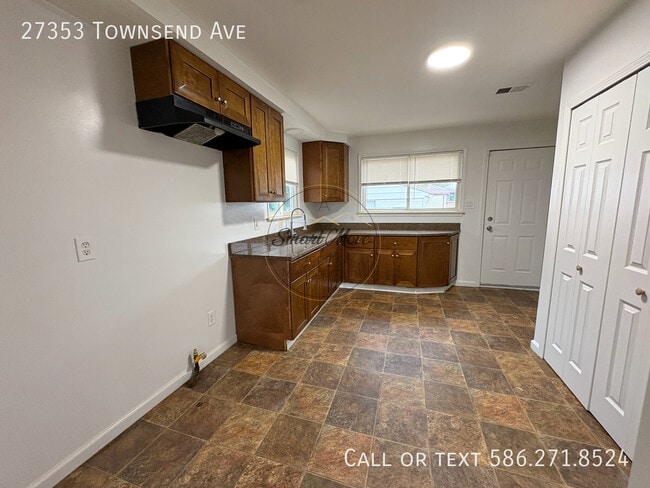 Building Photo - 27353 Townsend Ave
