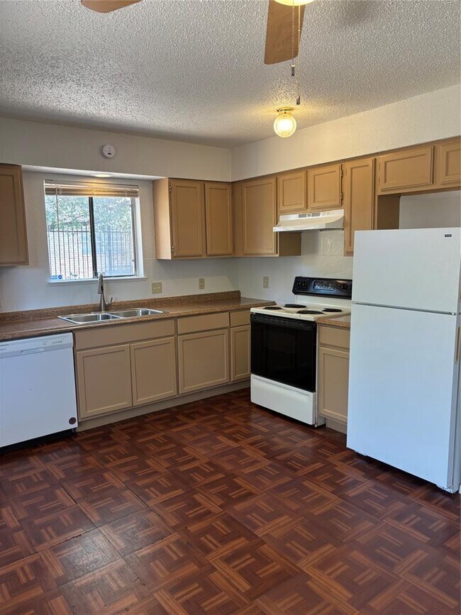 Foto del edificio - 3103 Edgedale Dr