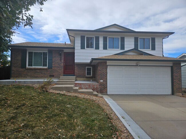 Building Photo - 3 Bed 2 Bath Split Level Home