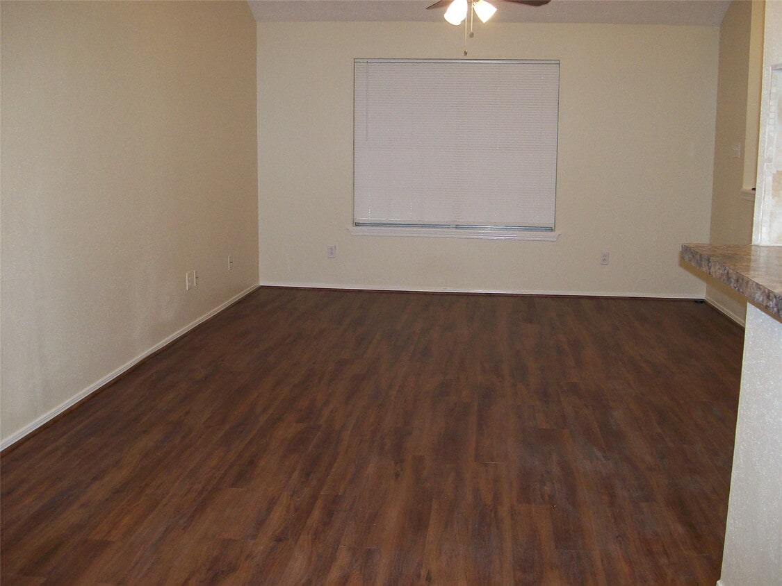 Building Photo - 2617 Knoxville Dr