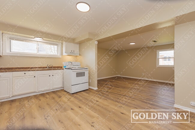 Building Photo - 4609 S Madison St