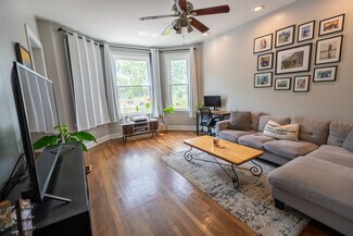 Building Photo - 3850 W Diversey Ave