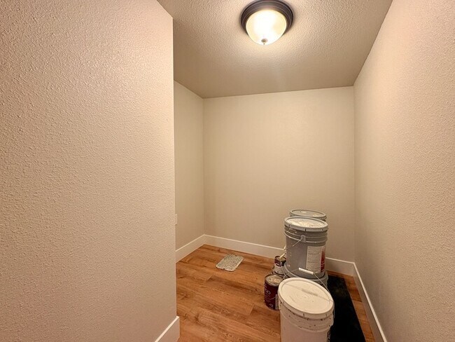 Foto del edificio - Beautiful new studio in Roseville!