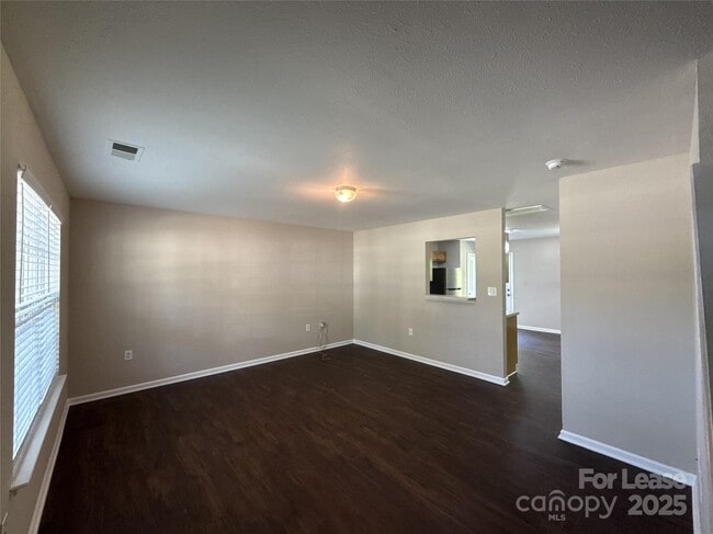 Foto del edificio - 5815 Kelden Walker Ln