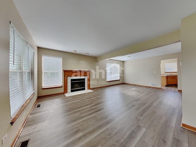 Building Photo - 775 Highview Ct