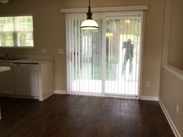 Foto del edificio - 2912 Hayling Dr