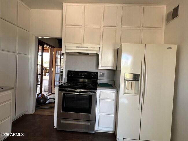 Foto del edificio - 1328 E Maddock Rd