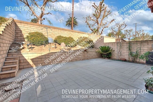Building Photo - 902 California Privado
