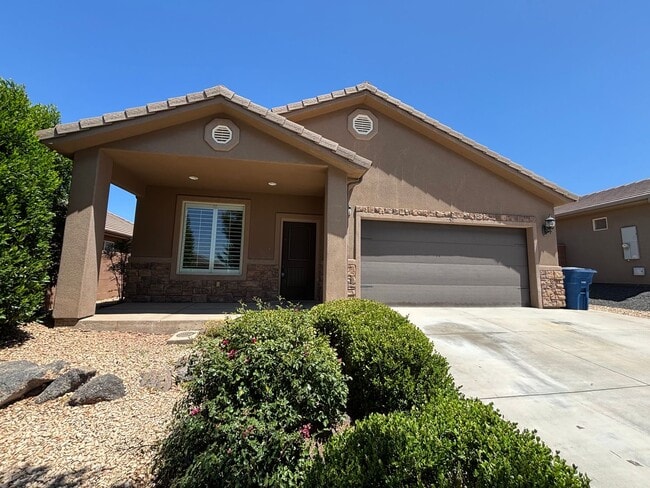 Building Photo - SPACIOUS 3 BEDROOM HOME FOR RENT IN HURRIC...