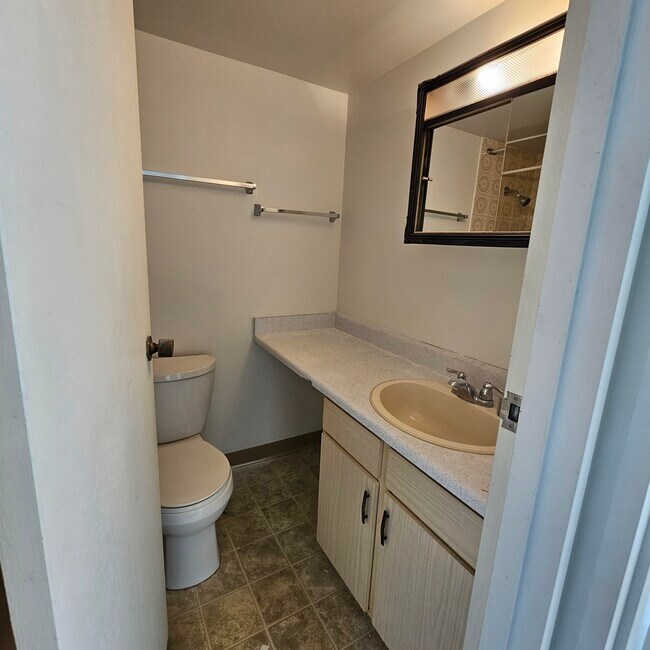 Photo du bâtiment - 1909-1909 Salton Rd